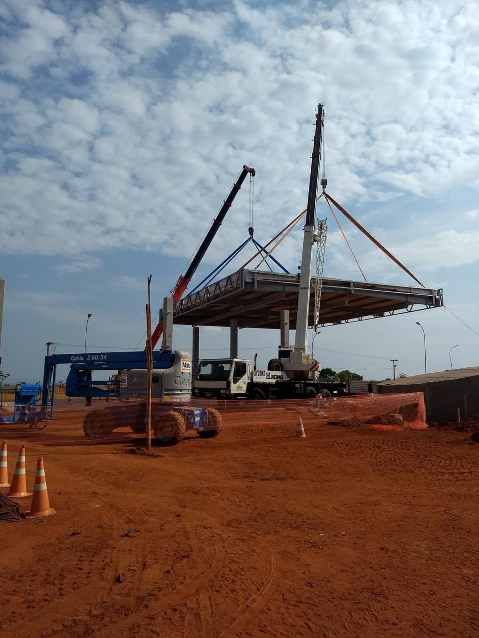 Fiscalização de içamento e montagem de estrutura metálica em obra industrial