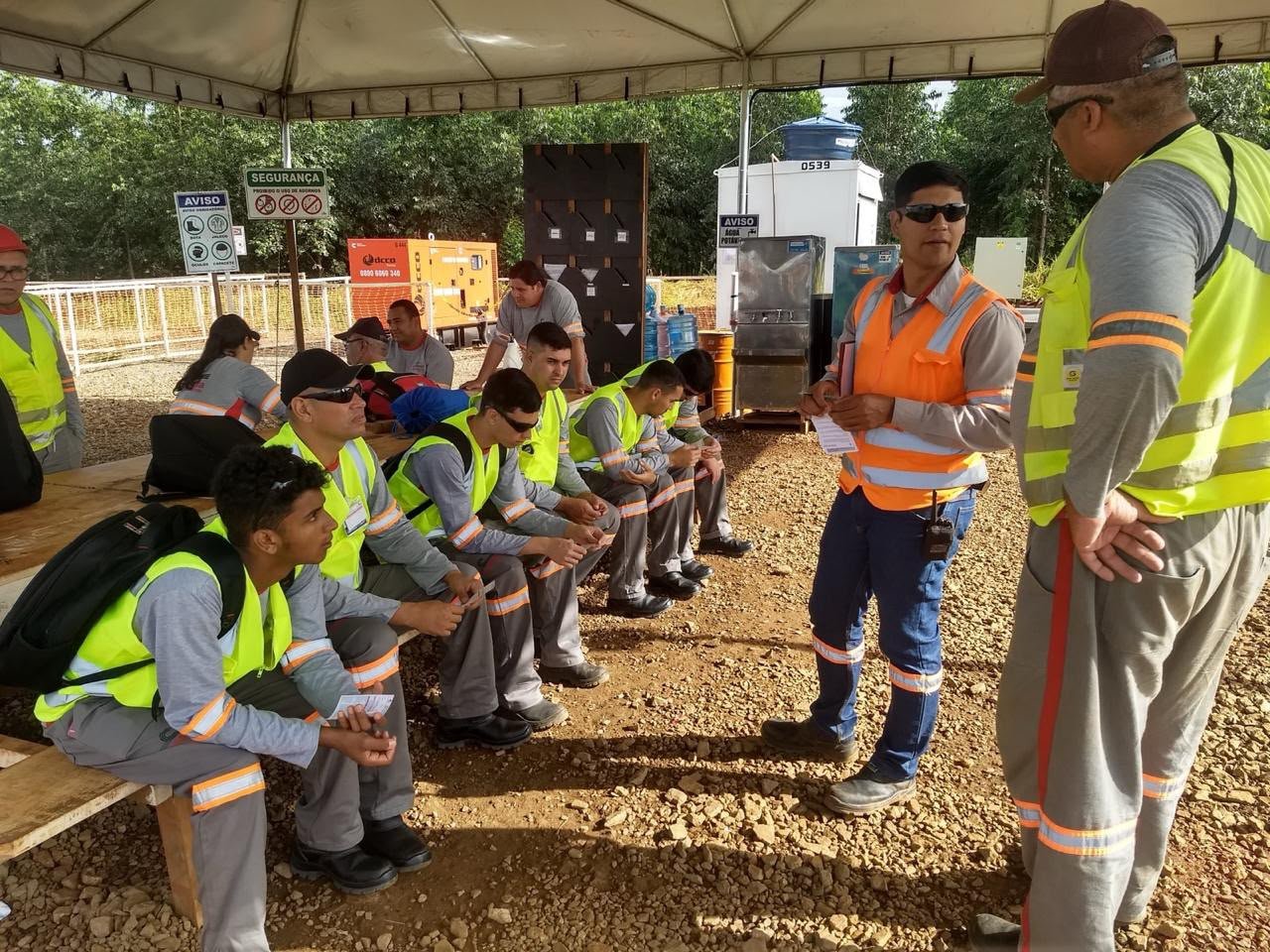 Inspeção de segurança em área de descarga em unidade de mineração